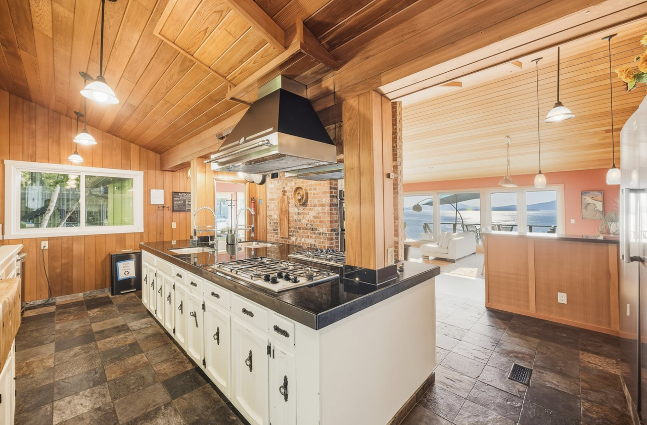 1231 Chuckanut Drive - Photo 4 of 29