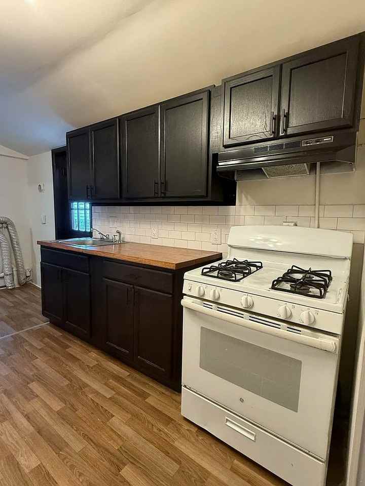 408 Lafayette St - Photo 2 of 24