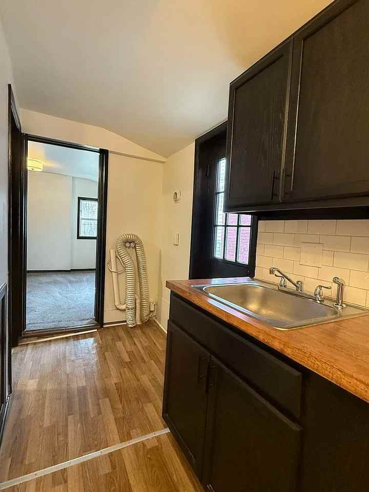 408 Lafayette St - Photo 4 of 24