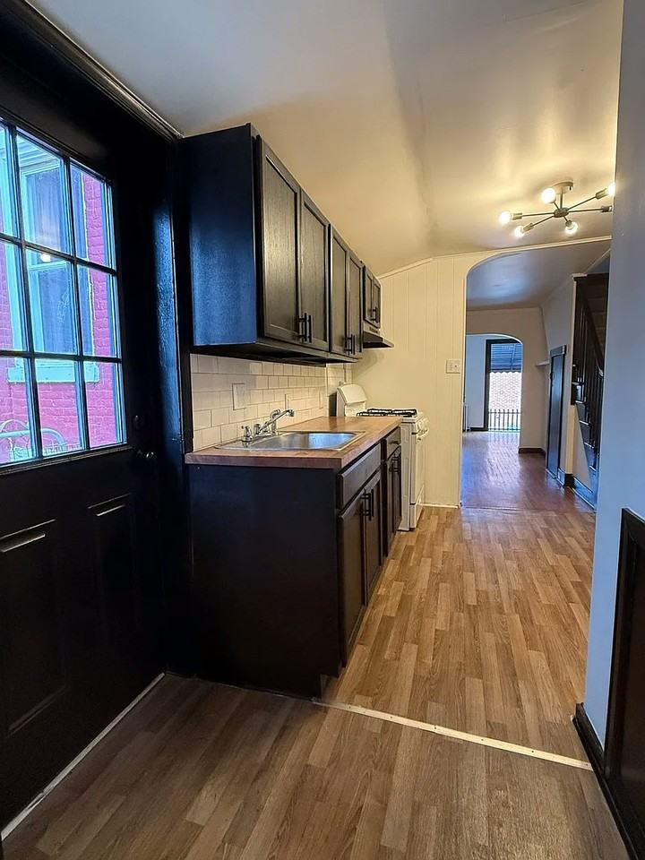 408 Lafayette St - Photo 5 of 24