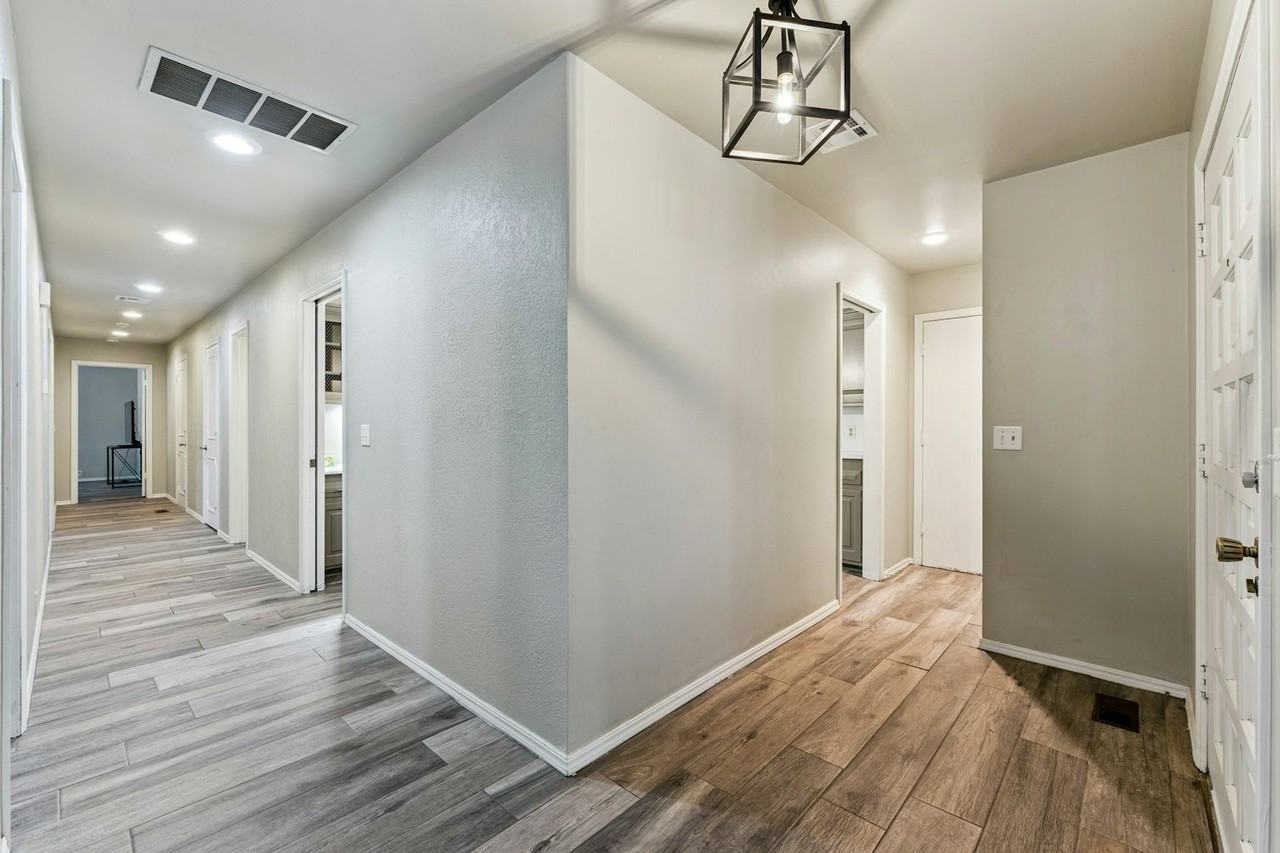 1508 Glenbrook Drive, Unit 1508 Glenbrook Drive - Photo 7 of 50