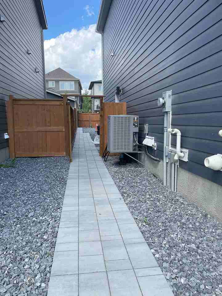 261 Masters Ave Se - Photo 2 of 32