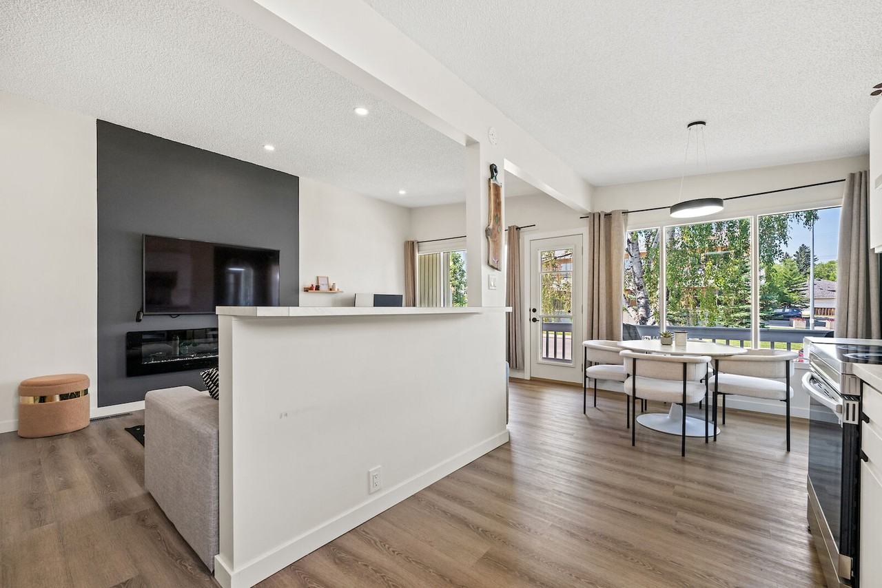 2224 34 St Sw - Photo 2 of 24