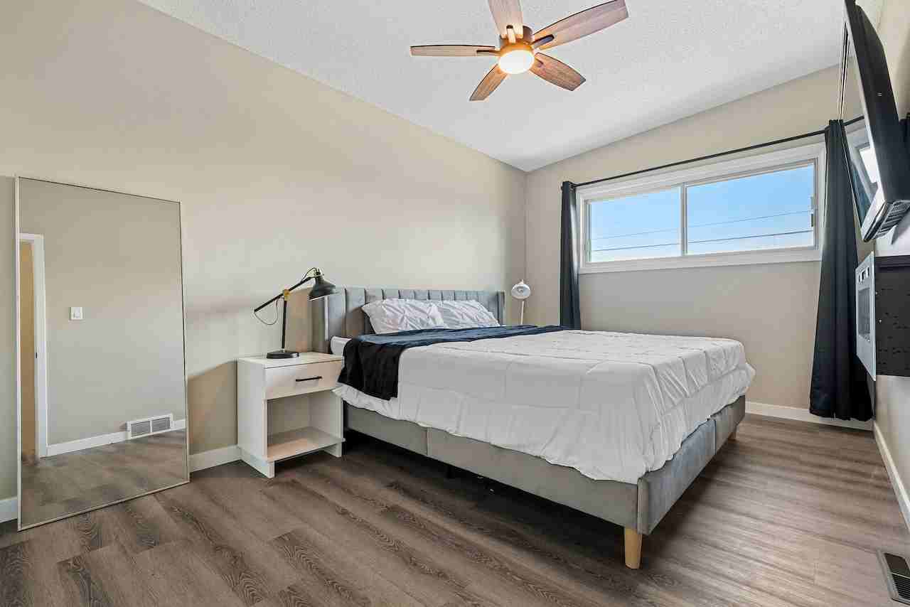 2224 34 St Sw - Photo 5 of 24