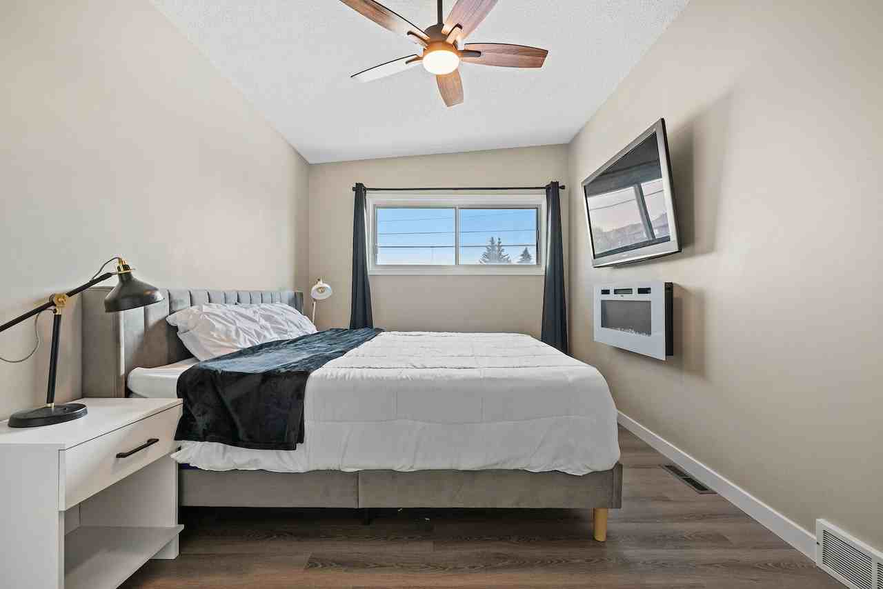 2224 34 St Sw - Photo 6 of 24
