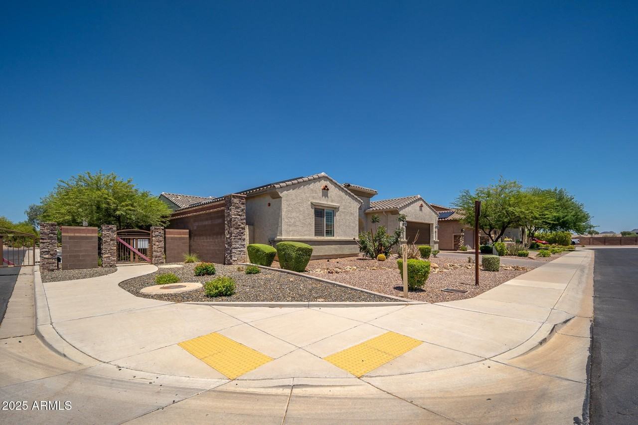 9752 W Rowel Rd - Photo 3 of 48