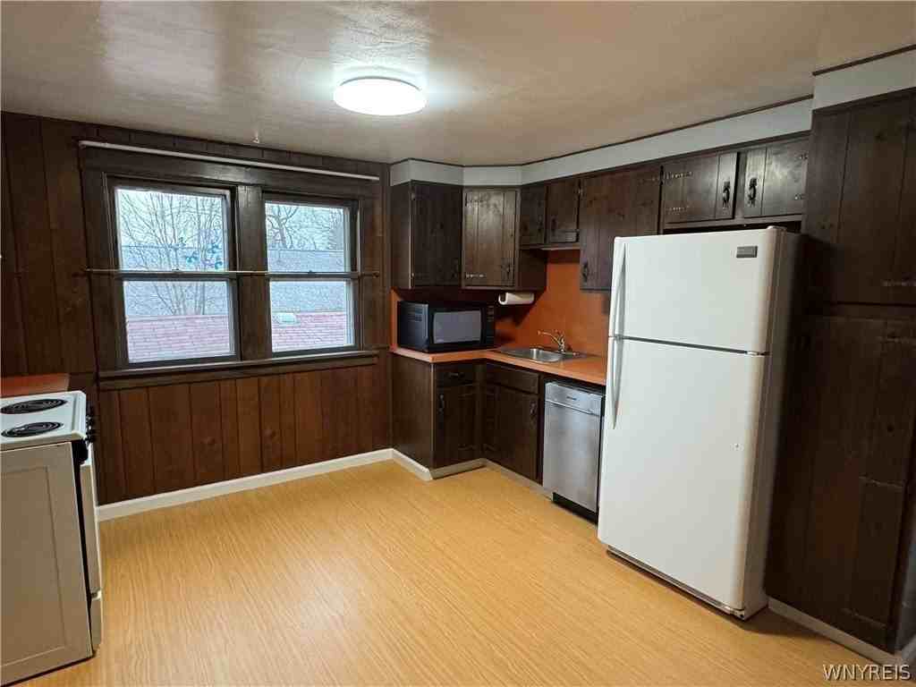 524 University Ave - Photo 3 of 14