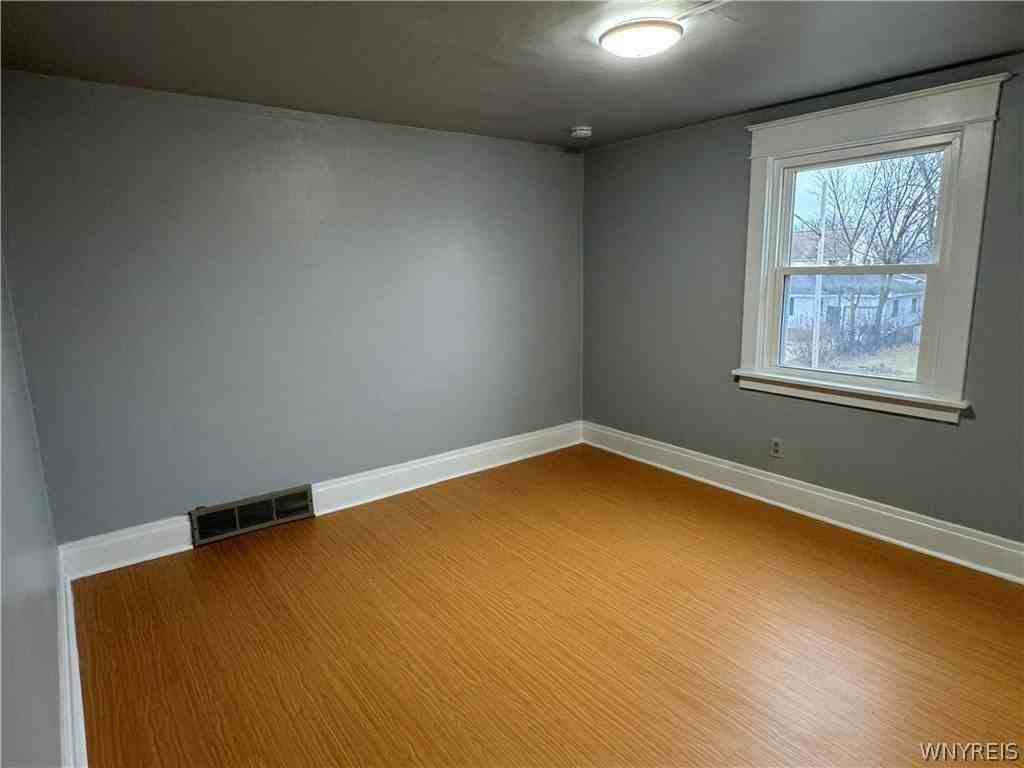 524 University Ave - Photo 5 of 14