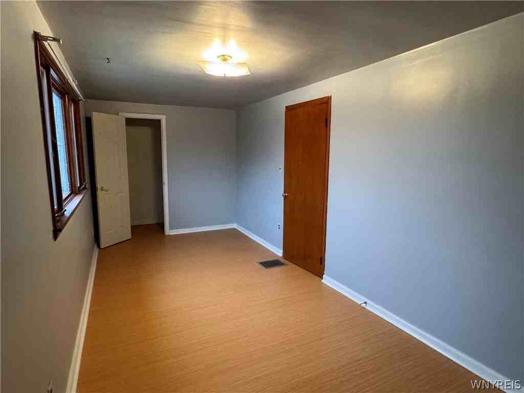 524 University Ave - Photo 6 of 14