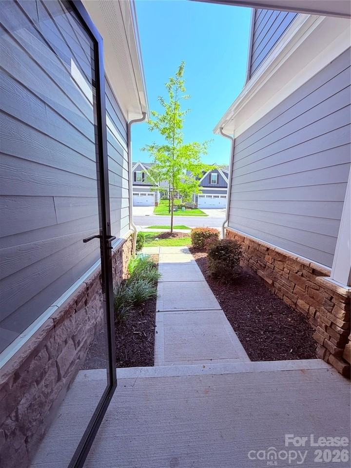 6273 Ashton Park Dr - Photo 3 of 39