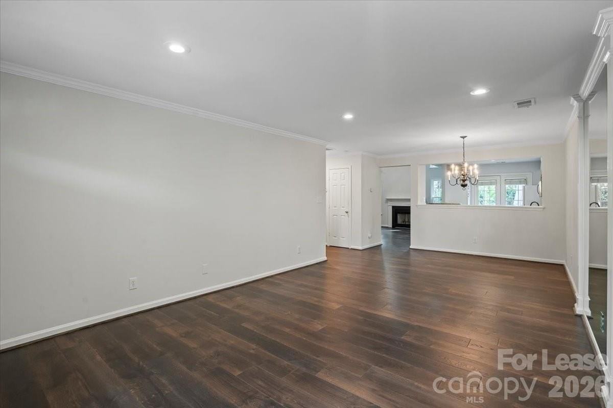 9022 Roseton Ln - Photo 4 of 25