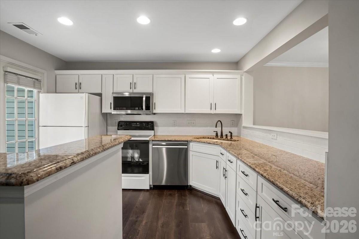 9022 Roseton Ln - Photo 7 of 25