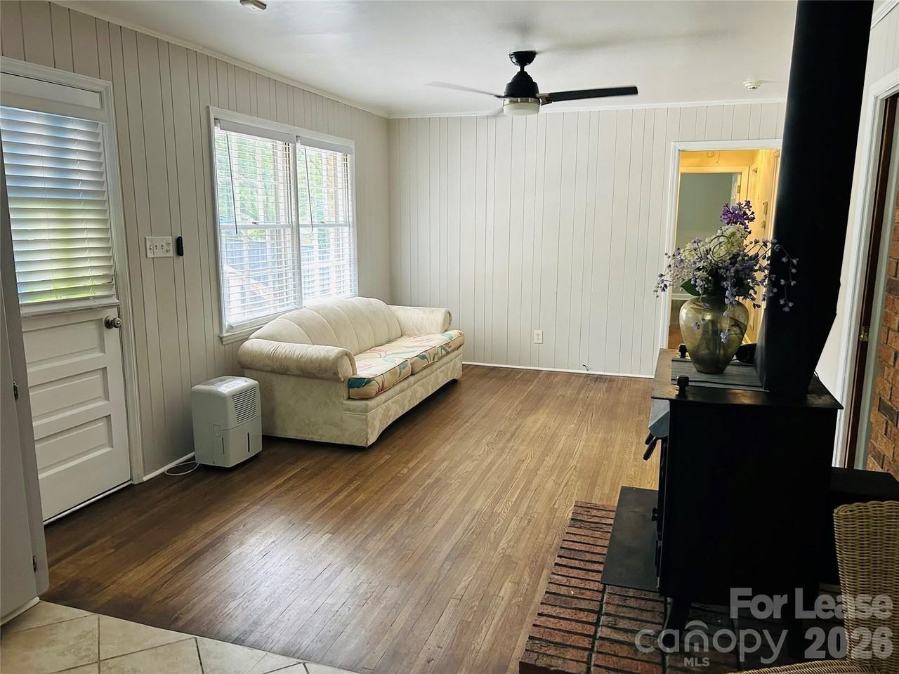 5344 Coburg Ave - Photo 3 of 10