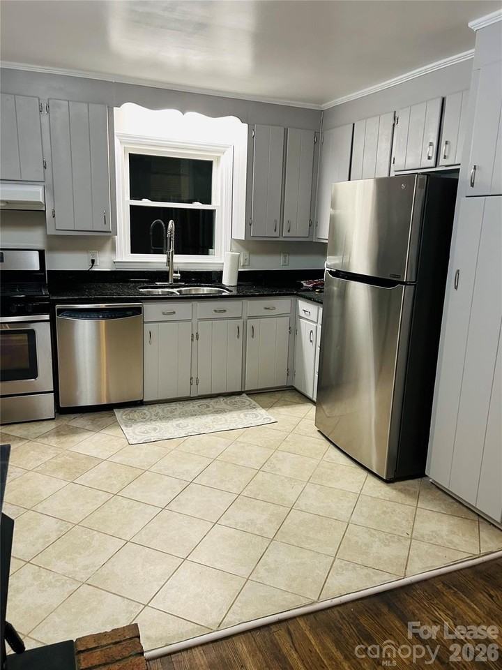 5344 Coburg Ave - Photo 5 of 10
