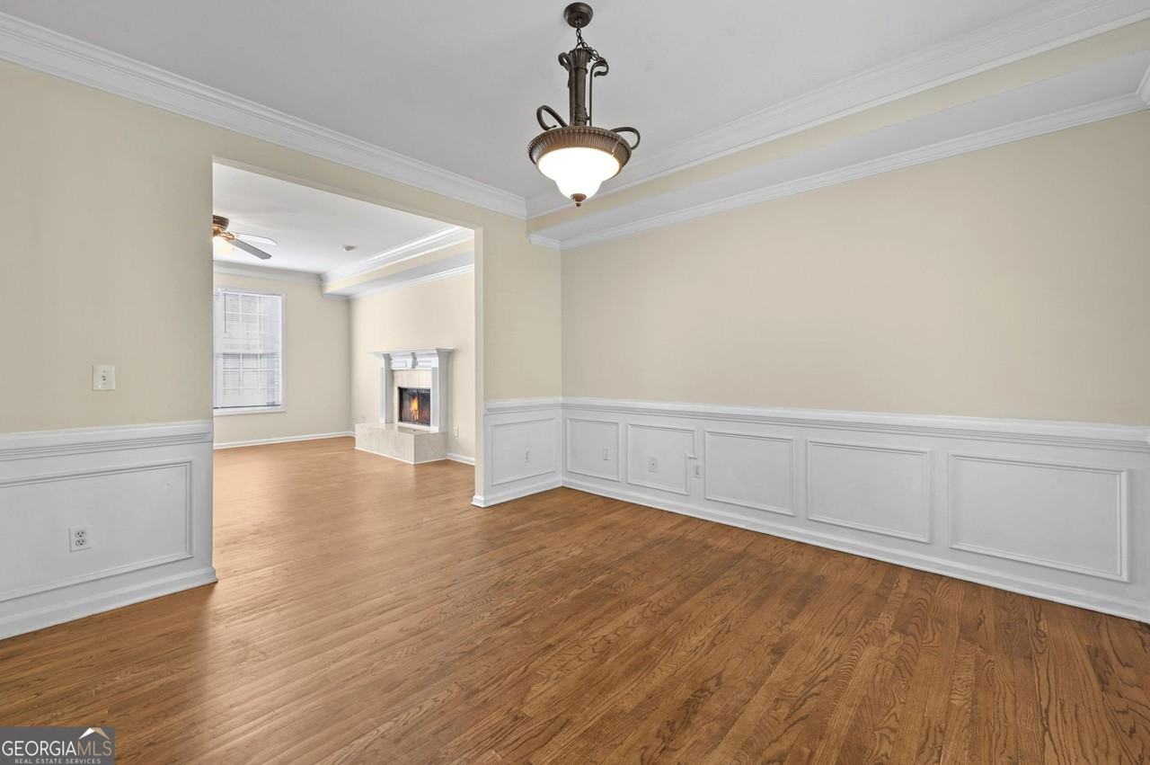 8949 Carroll Manor Dr - Photo 7 of 31