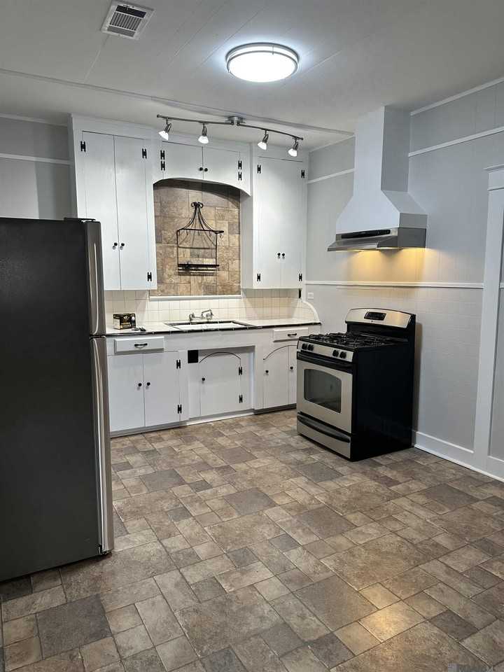842 Geranium St #A - Photo 3 of 14