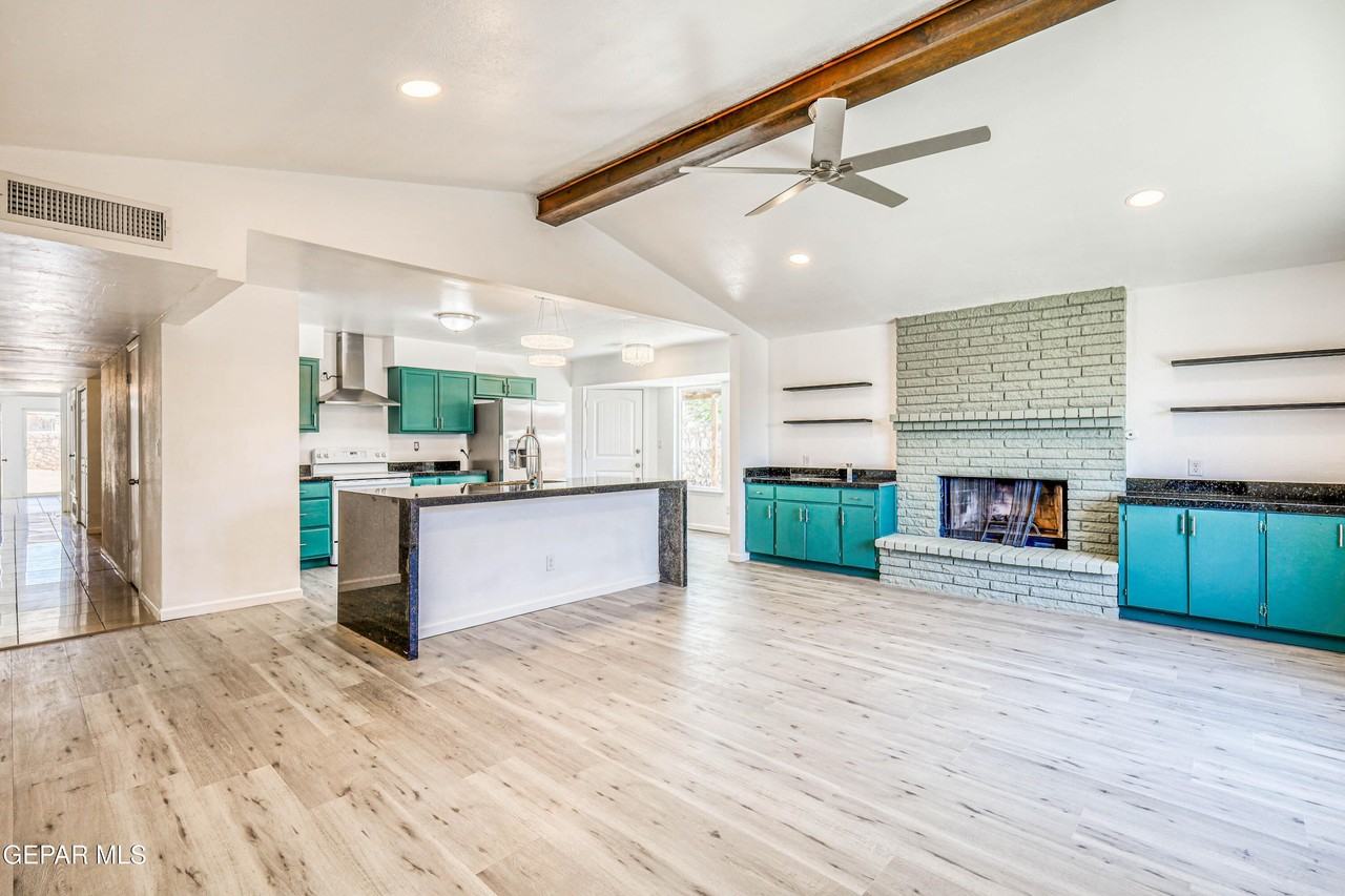 3008 Barkarian Pl - Photo 2 of 15