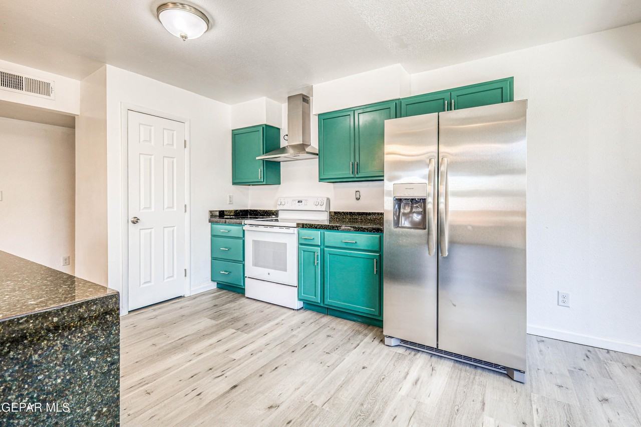 3008 Barkarian Pl - Photo 3 of 15