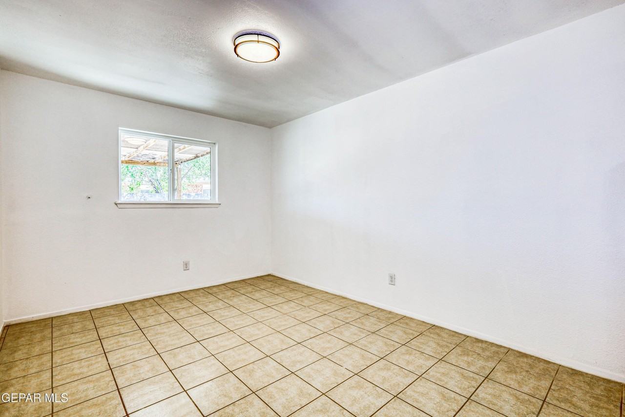 3008 Barkarian Pl - Photo 6 of 15