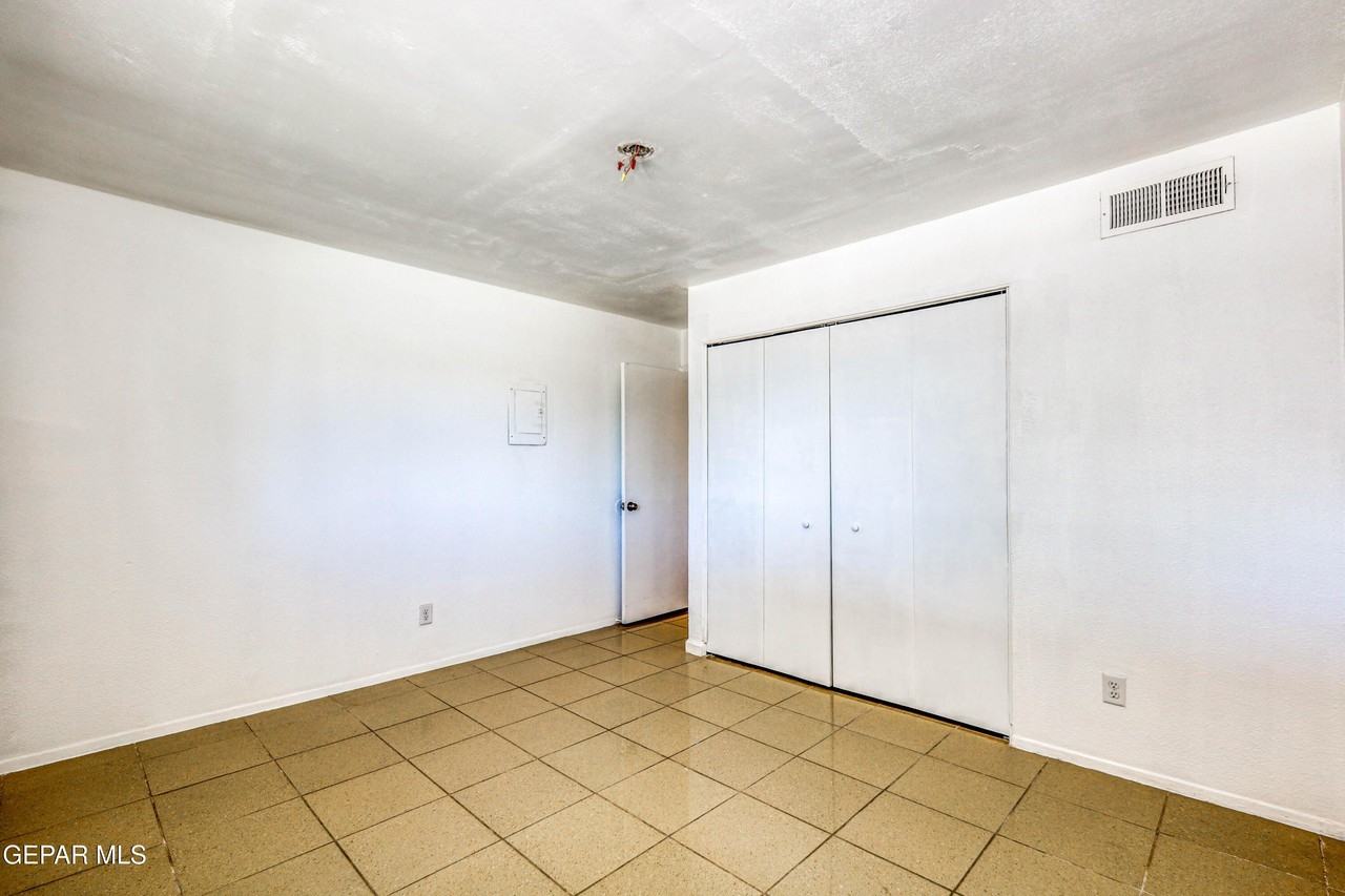 3008 Barkarian Pl - Photo 7 of 15