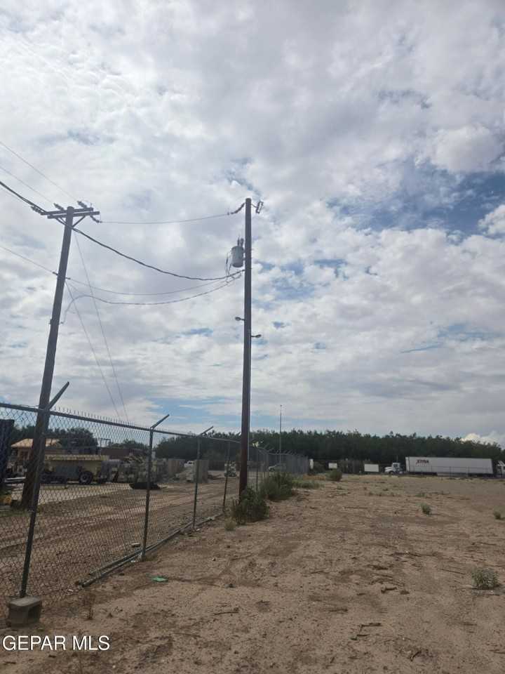 7660 Doniphan Dr - Photo 3 of 7