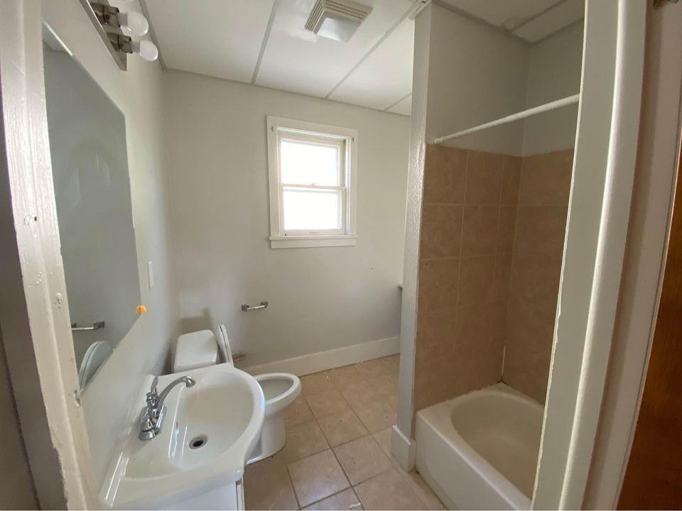 957 12th St - Photo 4 of 21