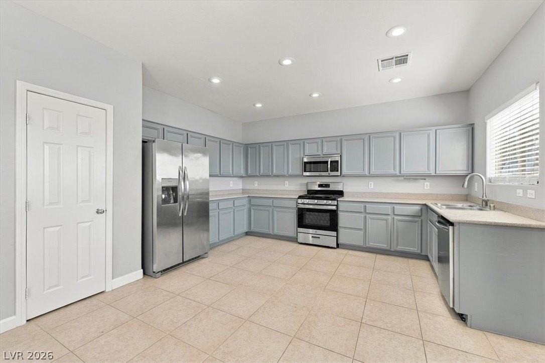 5555 Sun Temple Ave - Photo 4 of 22