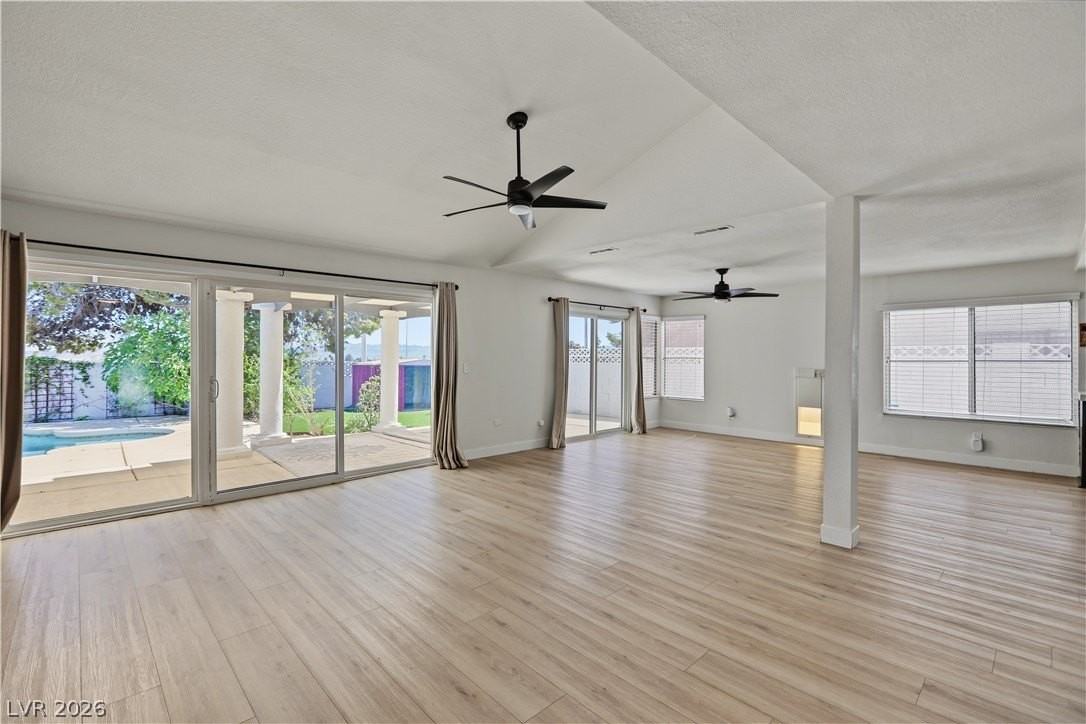 4162 Ridgewood Ave - Photo 6 of 36