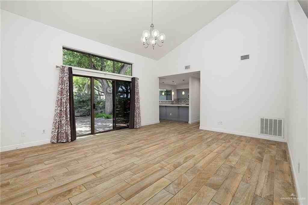 113 W Tearose Ave - Photo 4 of 22