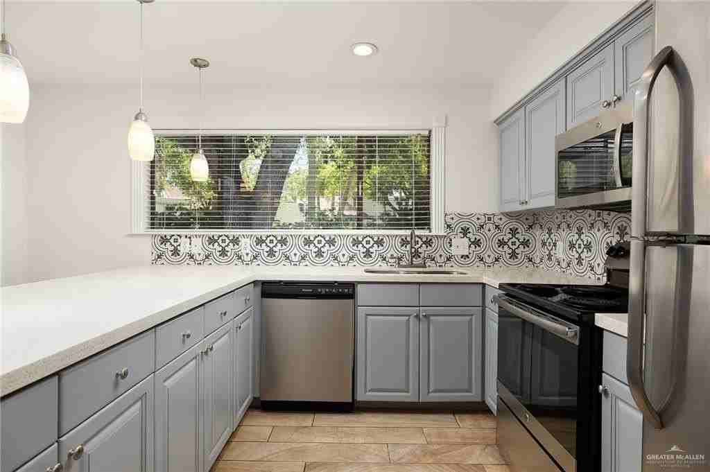 113 W Tearose Ave - Photo 6 of 22