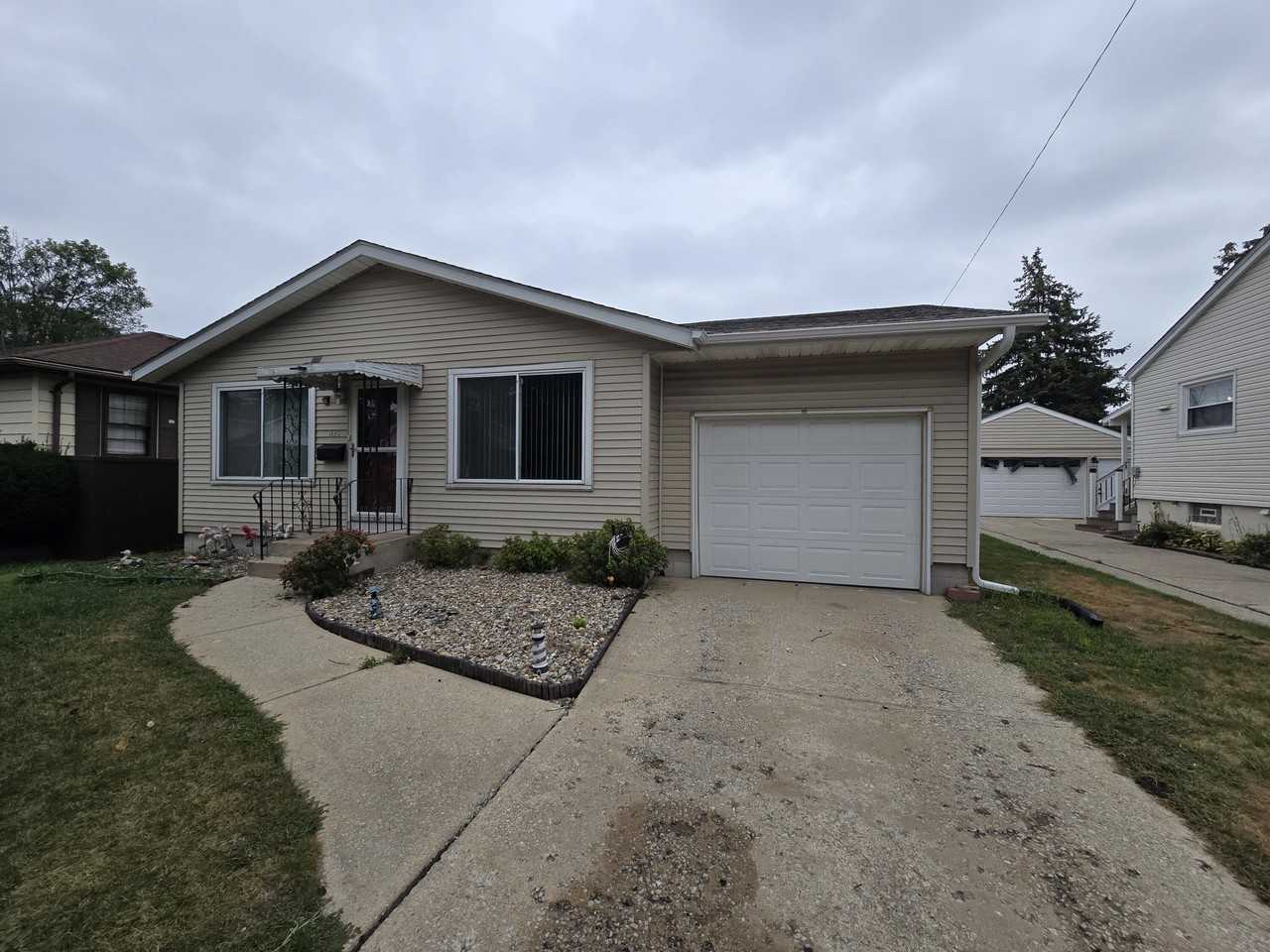 1125 170th St - Photo 2 of 21