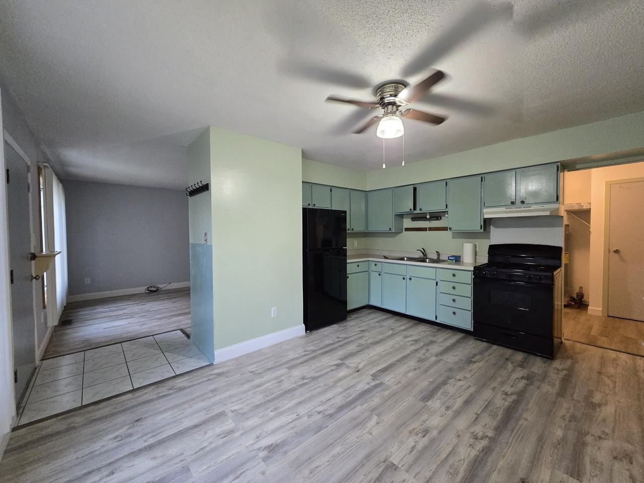 1125 170th St - Photo 7 of 21