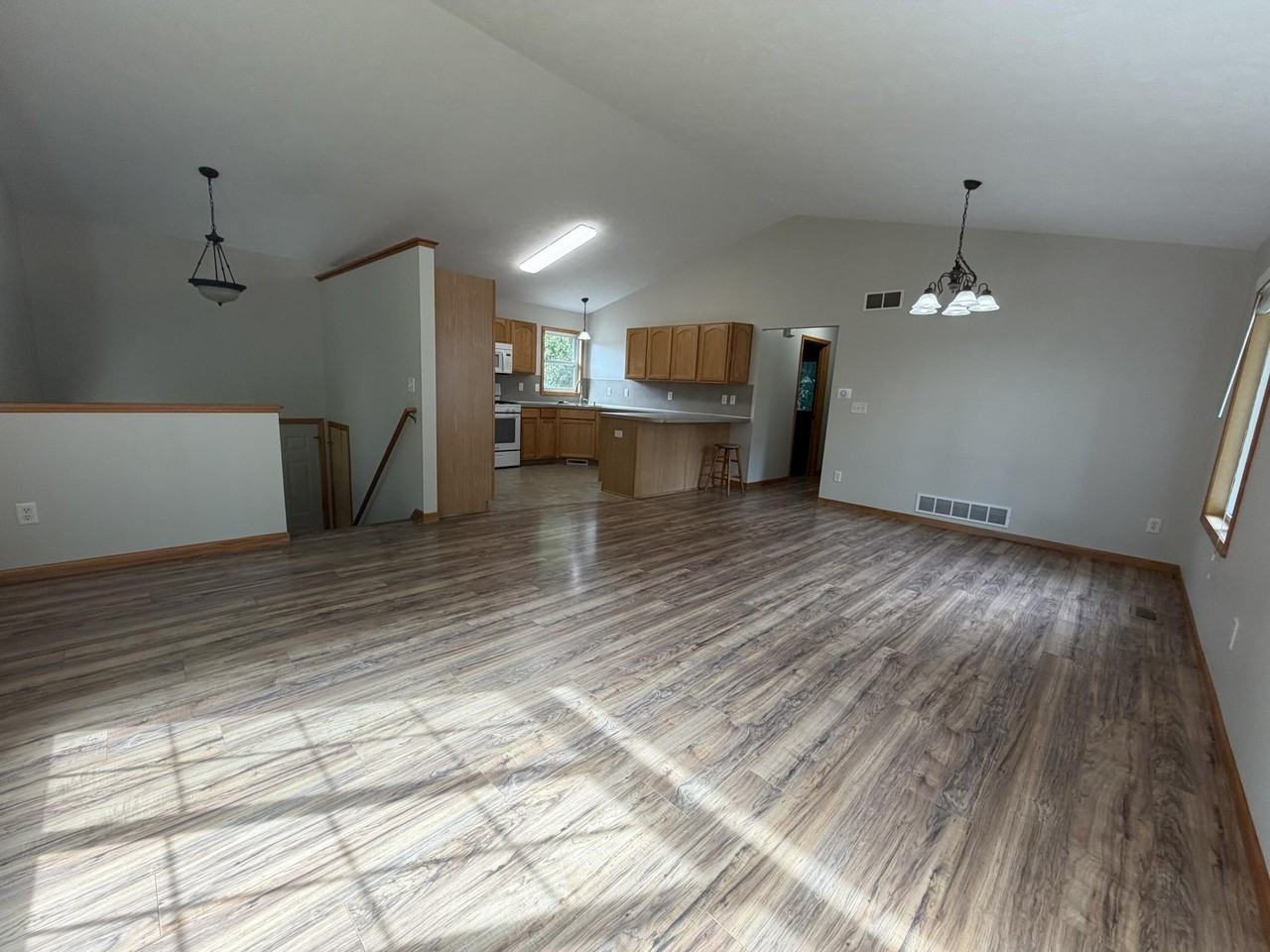 122 Summit Dr - Photo 3 of 20