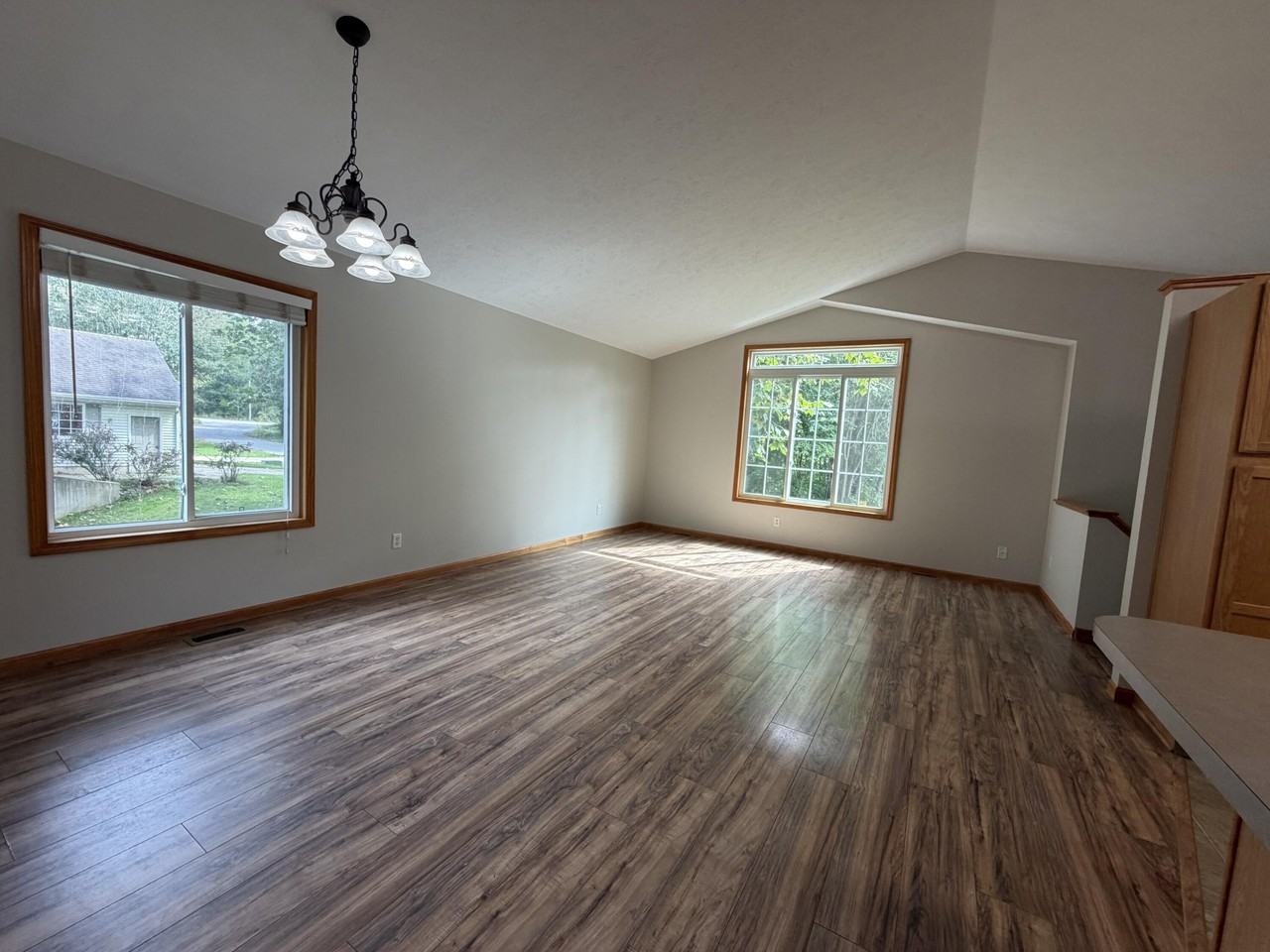 122 Summit Dr - Photo 4 of 20