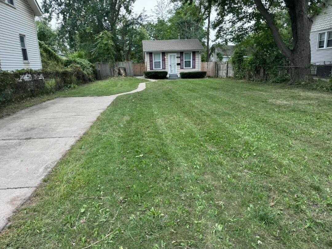 5049 Lafontaine St - Photo 5 of 16