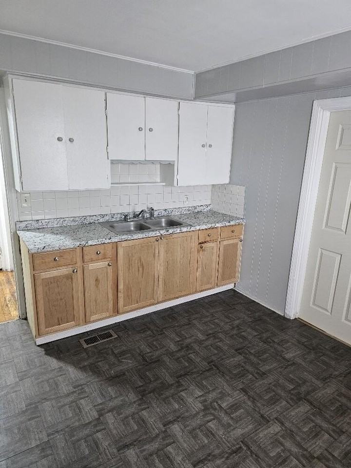 18573 Mccormick St - Photo 5 of 13