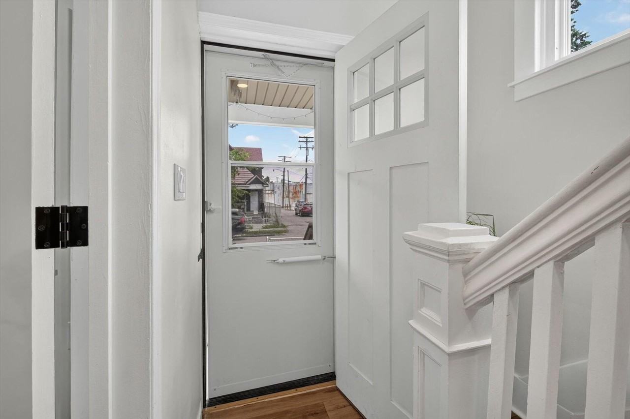5827 Baker St - Photo 6 of 50