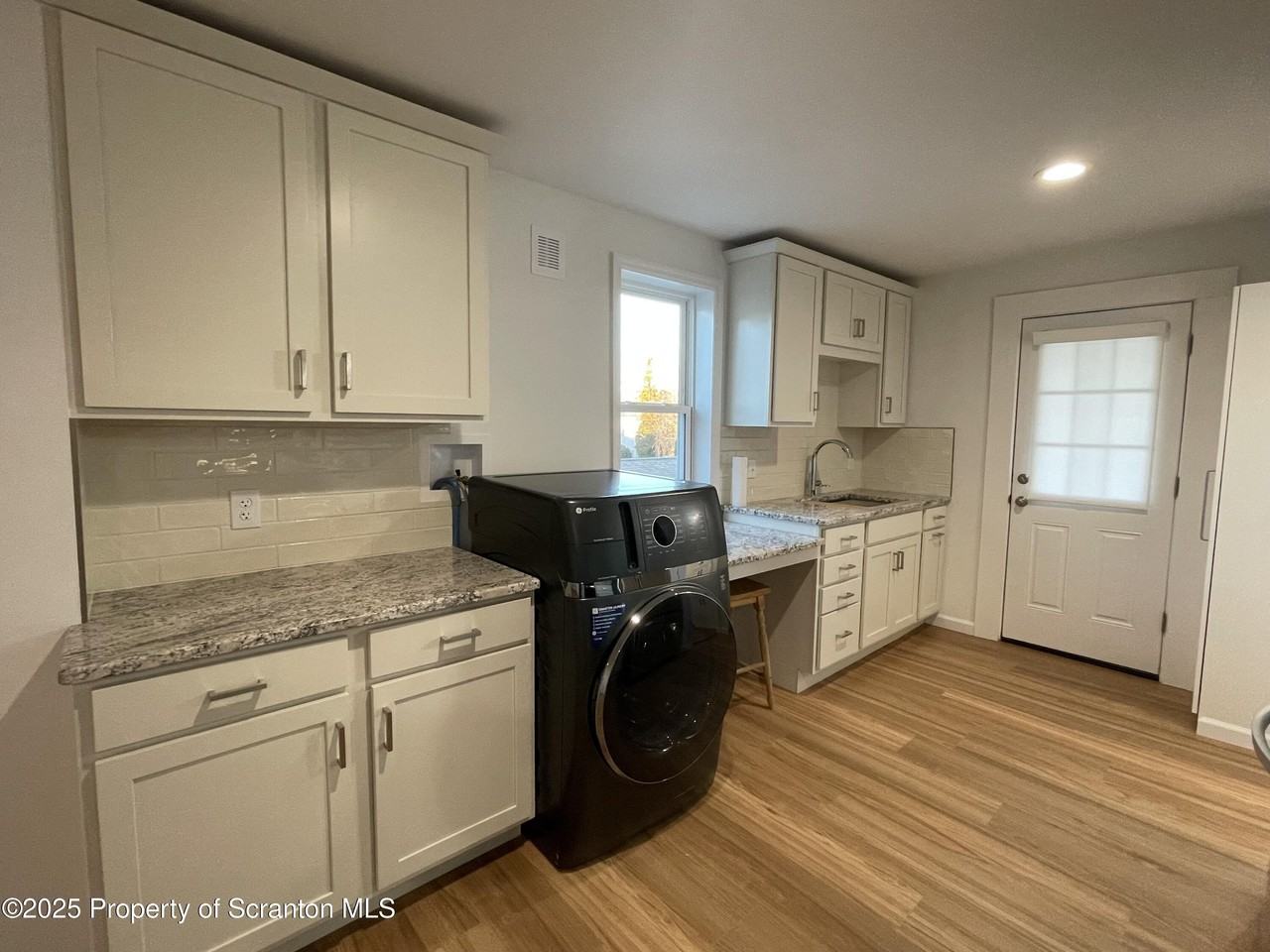 1064 Lincoln St #A - Photo 3 of 11