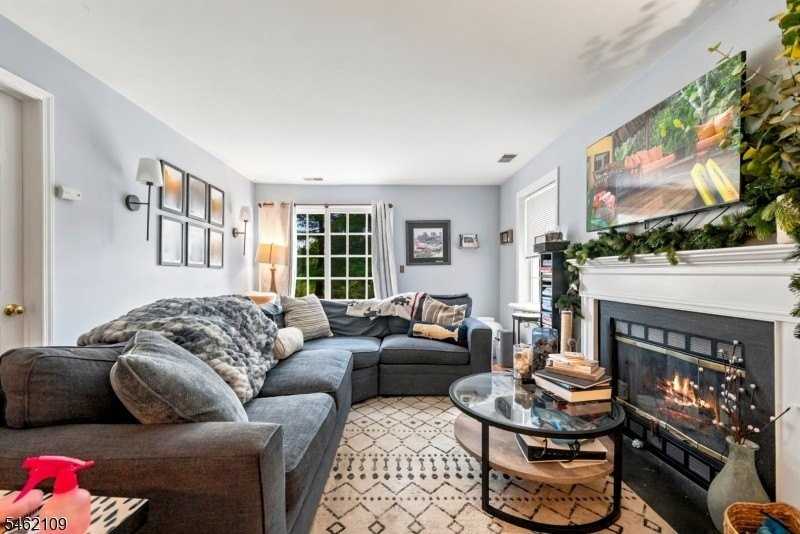 342 Potomac Dr - Photo 3 of 17
