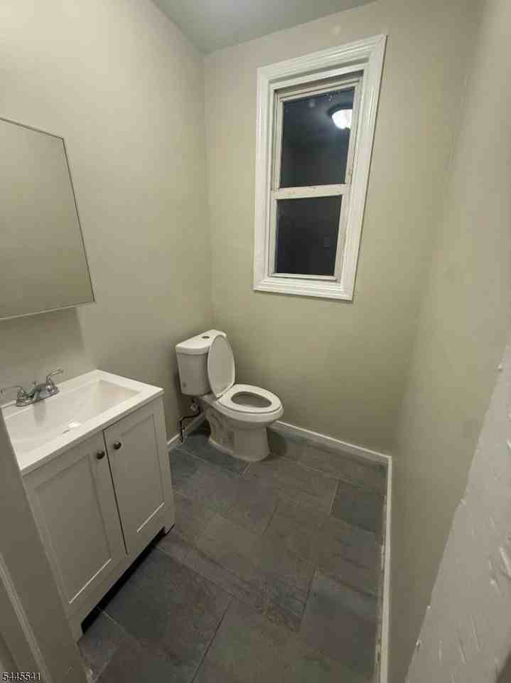 115 Seymour Ave #1 - Photo 6 of 7