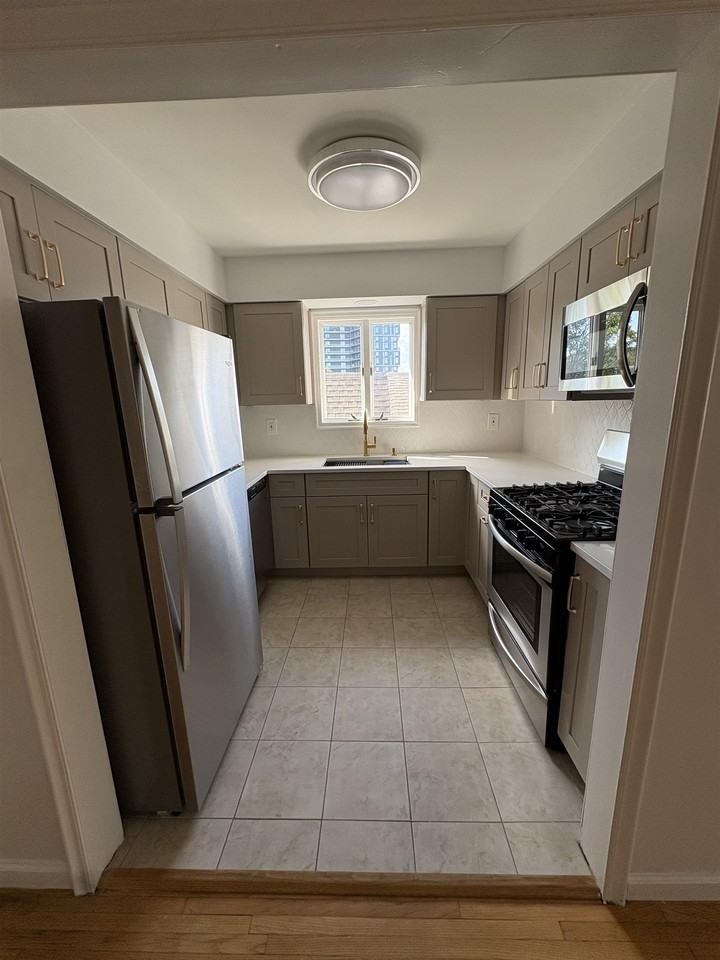 395 Virginia Ave #3 - Photo 7 of 17