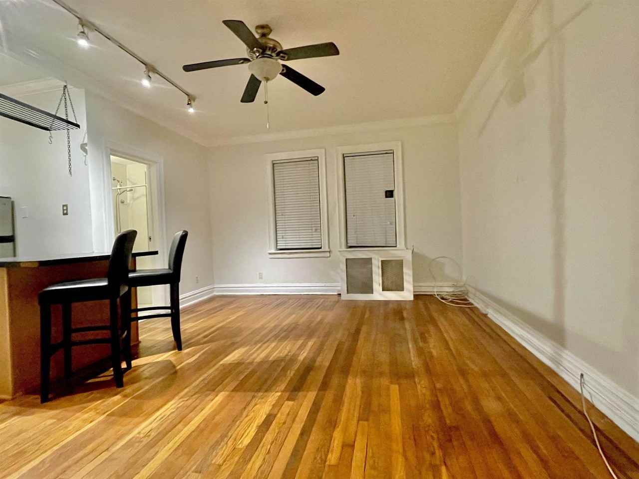 821 Bergen Ave #E16 - Photo 5 of 12