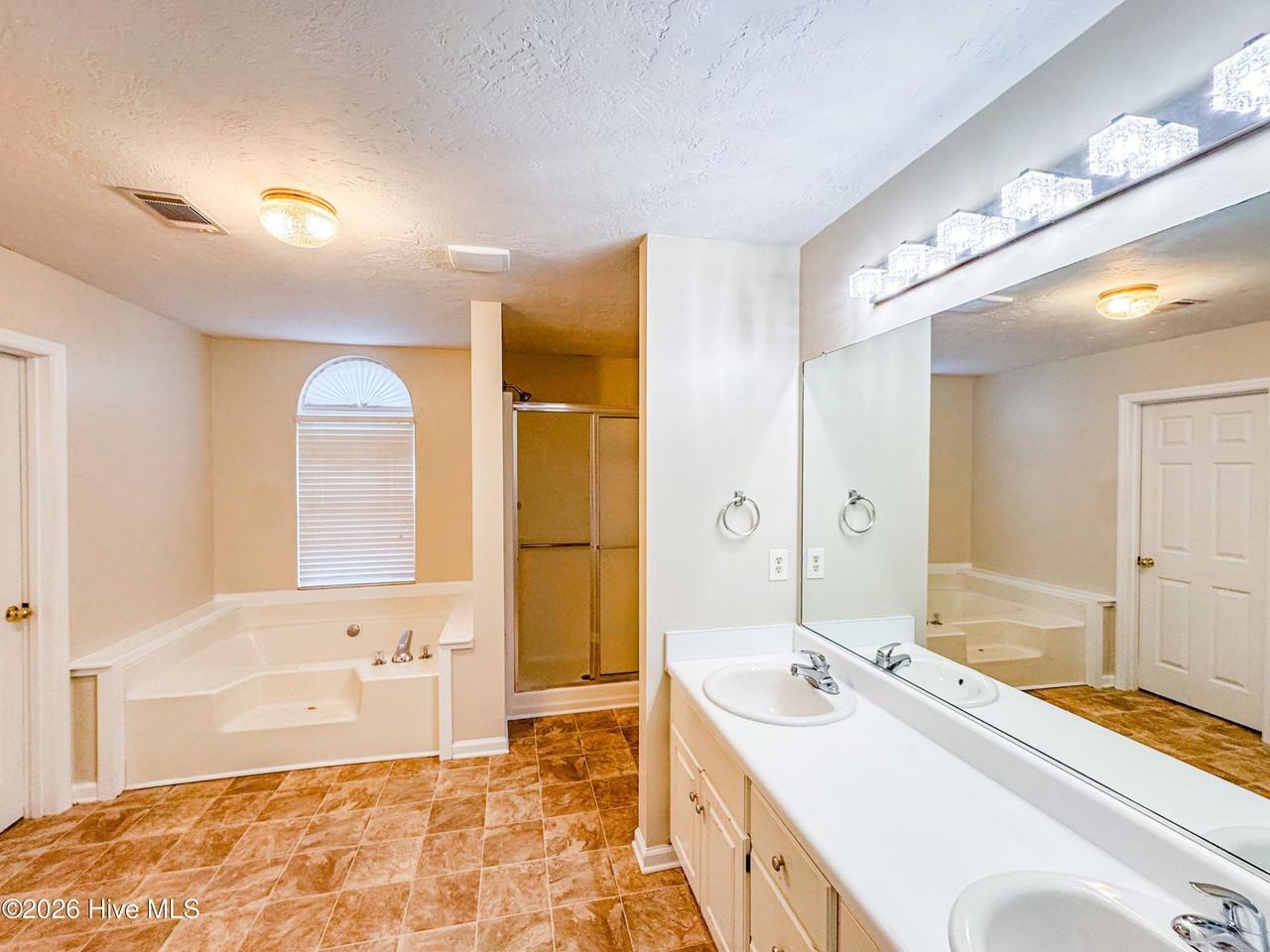 2928 Arrowwood Cir - Photo 3 of 17