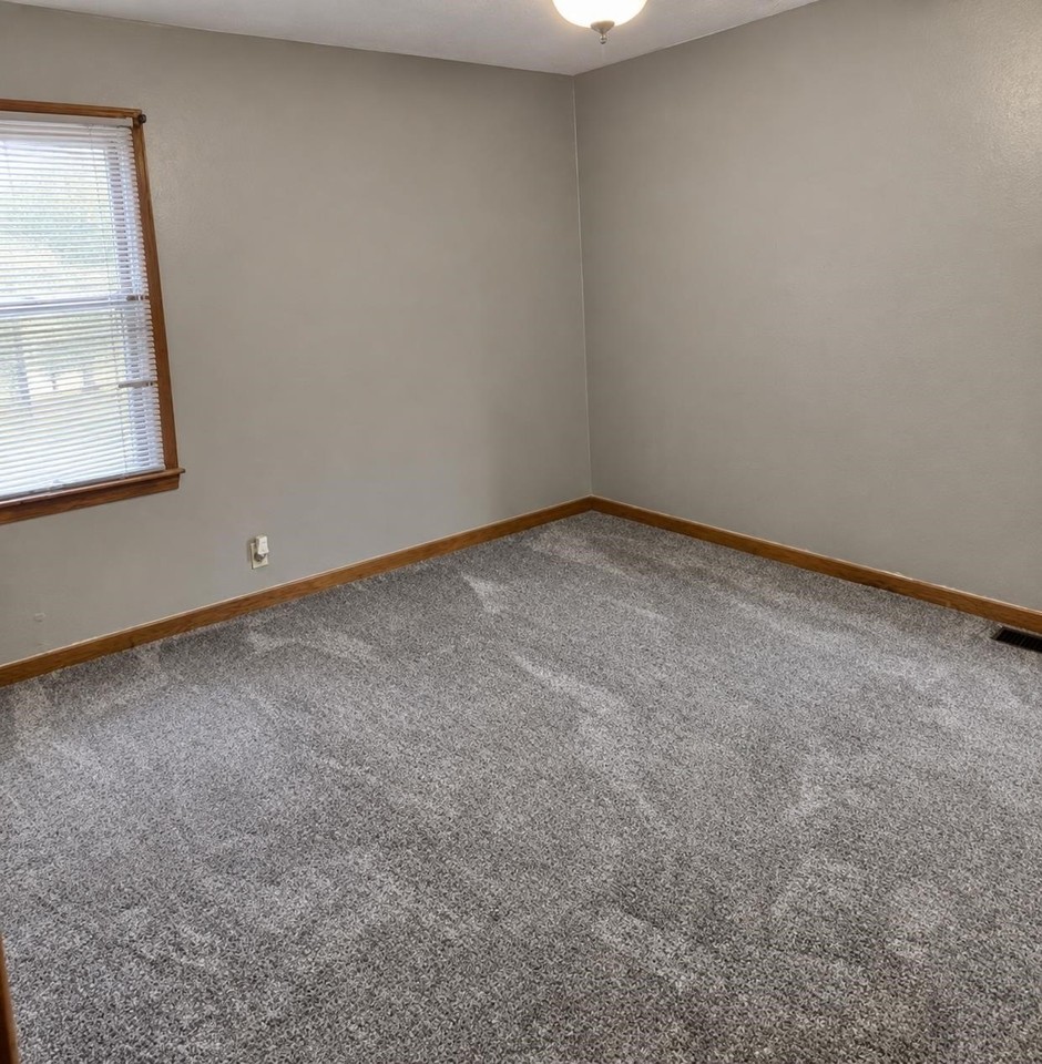 1517 Central Ave #1 - Photo 3 of 4