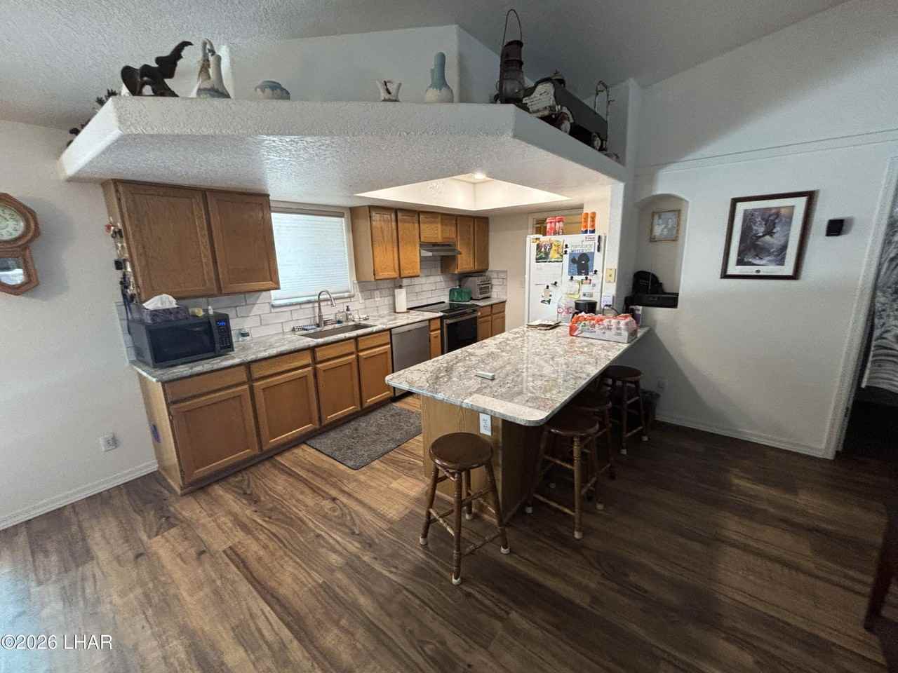 3010 Gatewood Dr - Photo 4 of 21
