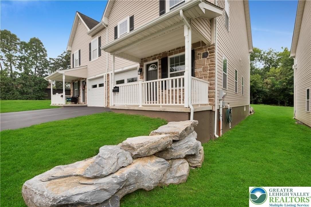 835 16th Ave - Photo 2 of 33