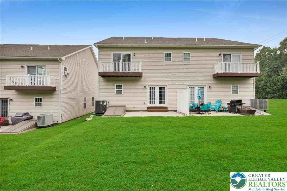 835 16th Ave - Photo 4 of 33