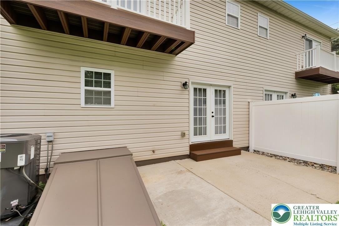 835 16th Ave - Photo 5 of 33