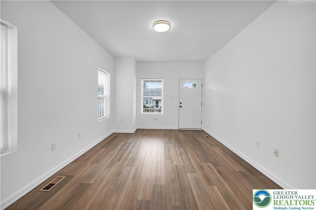 835 16th Ave - Photo 7 of 33