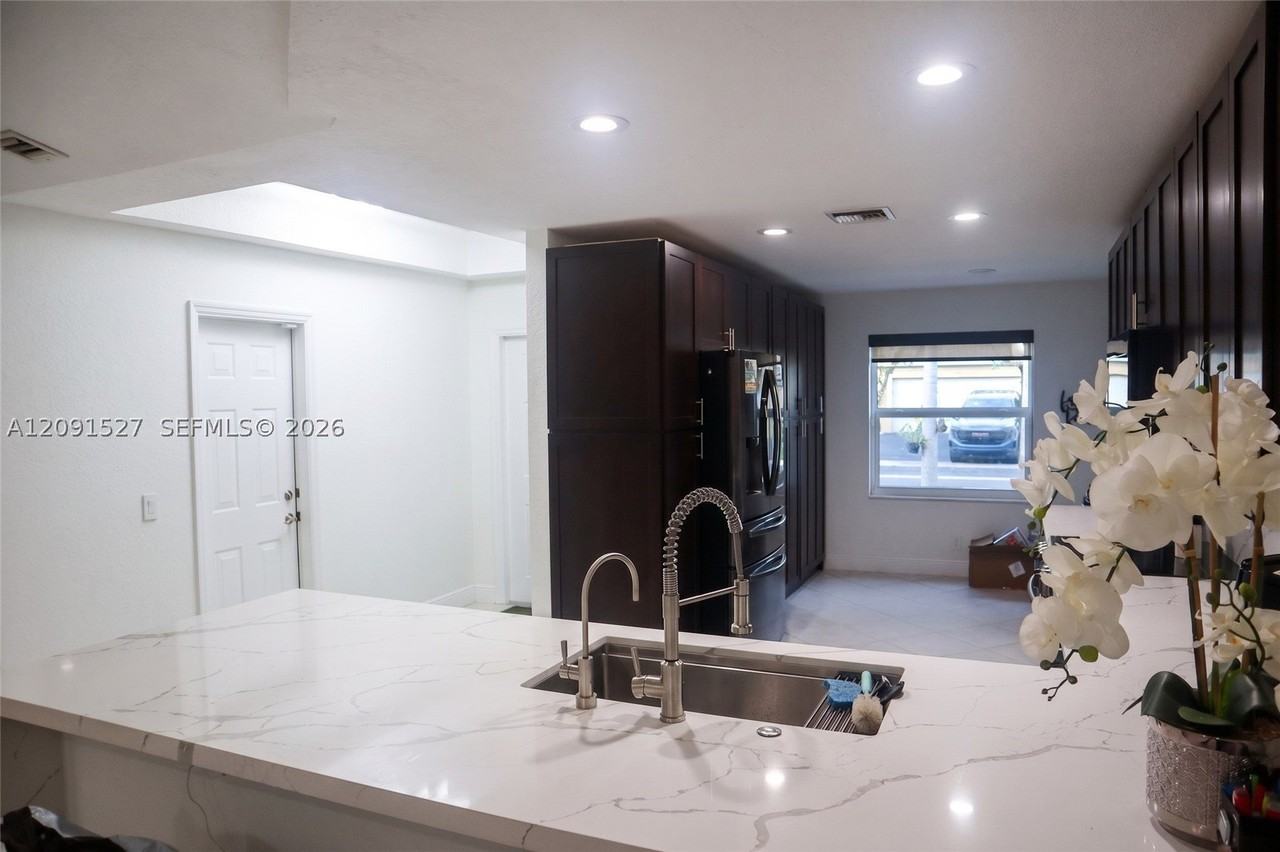 1575 Zenith Way #1575 - Photo 3 of 12